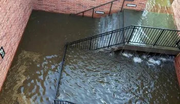 EE.UU.: 20 millones de galones de agua inundan universidad