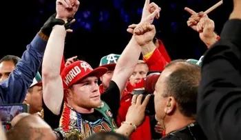 Canelo Álvarez renuncia a su título del CMB