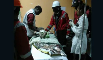 Increíble rescate de una bebé que pasó 80 horas atrapada bajo los escombros