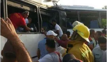 Llegan a diez muertos por accidente en Verón