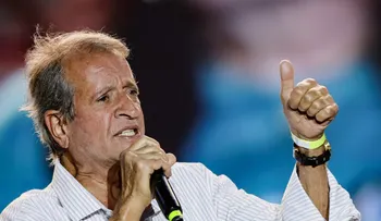 El Partido Liberal de Flavio Bolsonaro reconoce la victoria de Lula, pero no lo felicita y pide aclarar los cuestionamientos