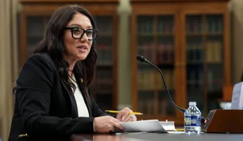 Informe revela exsecretaria de Trabajo de EE.UU. bebía alcohol en la oficina y malversó recursos