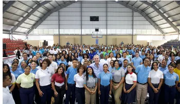 Luis Abinader reafirma compromiso con educación y juventud