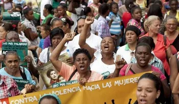 Mujeres marchan a Palacio contra el nuevo Código Penal