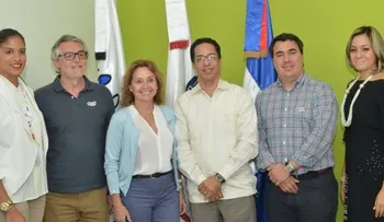 Médicos españoles elogian servicios ofrece CAID RD