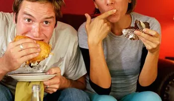 Estudio: TV de acción alienta a comer 