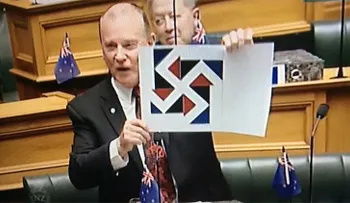 Polémica en Nueva Zelanda por la inclusión de un emblema con esvástica en su búsqueda de bandera