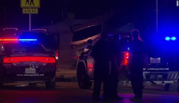 Una madre de Dallas le dispara a un presunto ladrón que se llevaba su auto... y a sus hijos