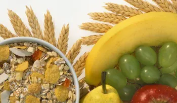 ¿Cómo debes alimentarte e hidratarte antes de una carrera?