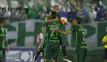 Un jugador del Chapecoense se enteró de que iba a ser papá antes de viajar a Colombia
