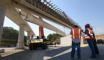 Obras Públicas concluye instalación vigas en autopista 6 de Noviembre