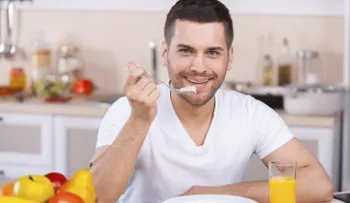 Hombres: Cómo llevar una alimentación sana en cada etapa