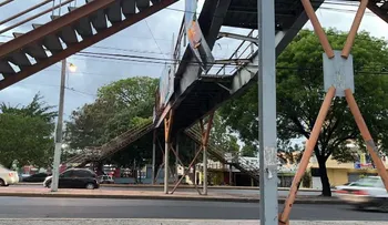 MOPC desmonta puente peatonal dañado en Sábana Perdida