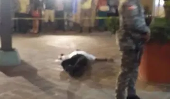 En estado crítico herido en atraco en Bella Vista Mall