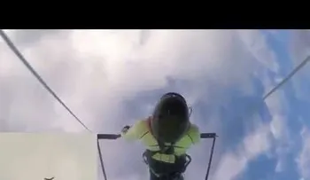 ¡Terror en las alturas! Deportista pierde el control de su ala delta en pleno vuelo (VIDEO)
