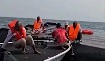 Al menos 15 muertos y 27 desaparecidos tras vuelco de ferri en un lago de Zimbabue