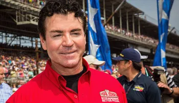 Renuncia el fundador de Papa John;s a la presidencia de junta tras usar una palabra racista