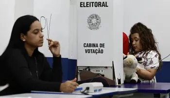 Cierran colegios electorales en Brasil y comienza conteo de votos