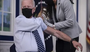 Biden se pone una dosis de refuerzo de la vacuna de Pfizer