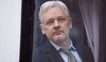 El gobierno de Ecuador le quita el acceso a Internet a Julian Assange