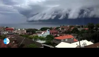 La apocalíptica nube tsunami que se precipitó sobre Sidney (VIDEO)