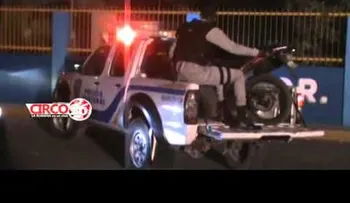 Mujer ordena apresar a otra por ser la la novia de su esposo (VIDEO)