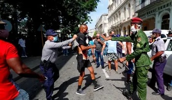 El régimen cubano condenó con penas de hasta nueve años de prisión a cinco personas que protestaron contra la dictadura