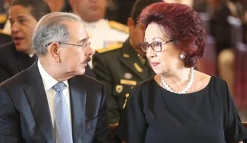 Danilo Medina acude a la Catedral a dar pésame a familiares de Imbert Barrera