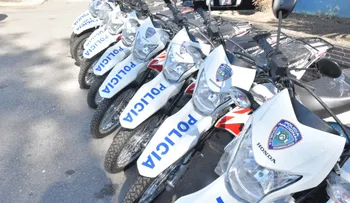 Gobierno fortalece la seguridad ciudadana de San Pedro de Macorís con la entrega de 22 motocicletas y dos camionetas