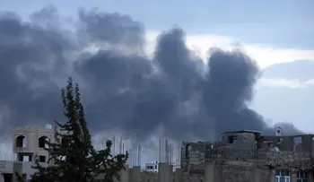 Israel bombardea el puerto de Al Hodeida en Yemen