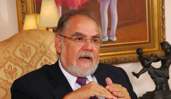 Ministro de Economía: Anterior gobierno se endeudó innecesariamente, y no usó recursos adecuadamente