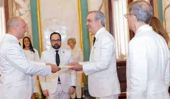 Presidente Abinader recibe cartas credenciales de siete nuevos embajadores