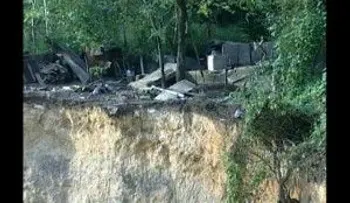 Derrumbes por fuertes lluvias en Villa Verde Santiago