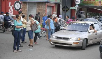 Paro de transporte deja varados pasajeros en Santiago  
