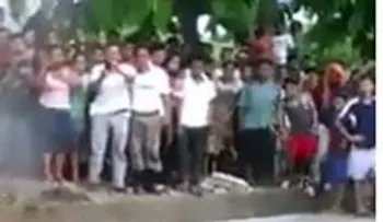 Barbarie: Queman viva una joven de 16 años