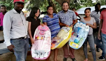 Salvador Holguín entrega canastillas a embarazadas de Dajabón