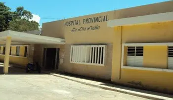  Una persona muerta y otras heridas al chocar motocicleta con camión cisterna en Pedernales
