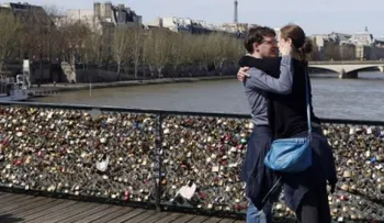 Los hombres se enamoran más rápido y las mujeres más veces