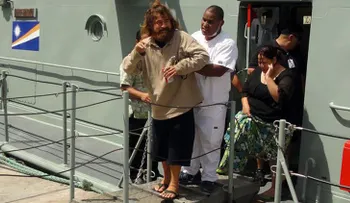 Acusan a náufrago que sobrevivió más de un año a la deriva en el Pacífico de canibalismo