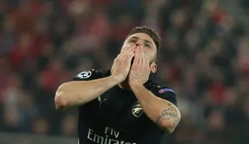 Chelsea y Arsenal sobreviven en la Liga de Campeones