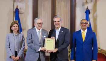 Presidente Abinader y Deligne Ascención encabezan acto de reconocimiento a exministros de Obras Públicas y a personalidades de la construcción