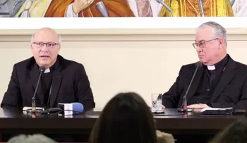 Renuncian obispos chilenos por casos de abusos