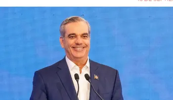 Presidente Abinader presenta declaración 2024 por RD 3,972 millones