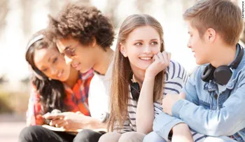 Estudio: los amigos felices podrían ayudar a los adolescentes a vencer la depresión