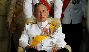 Muere el rey de Tailandia, Bhumibol Adulyadej, el monarca "más longevo" del mundo