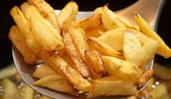 Sopa enlatada, hot dogs, galletas, leche de almendras, helado de café y otros alimentos que no deberías comer, si tienes más de 40 años 