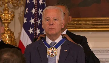 Obama sorprende a Biden otorgándole la Medalla de la Libertad