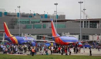 Un juez de EE.UU. suspende la deportación de los detenidos en los aeropuertos tras la orden de Trump