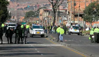 Un policía muerto y siete heridos en atentado en Colombia