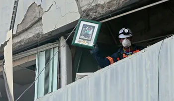 Se agota el tiempo para encontrar sobrevivientes en Ecuador